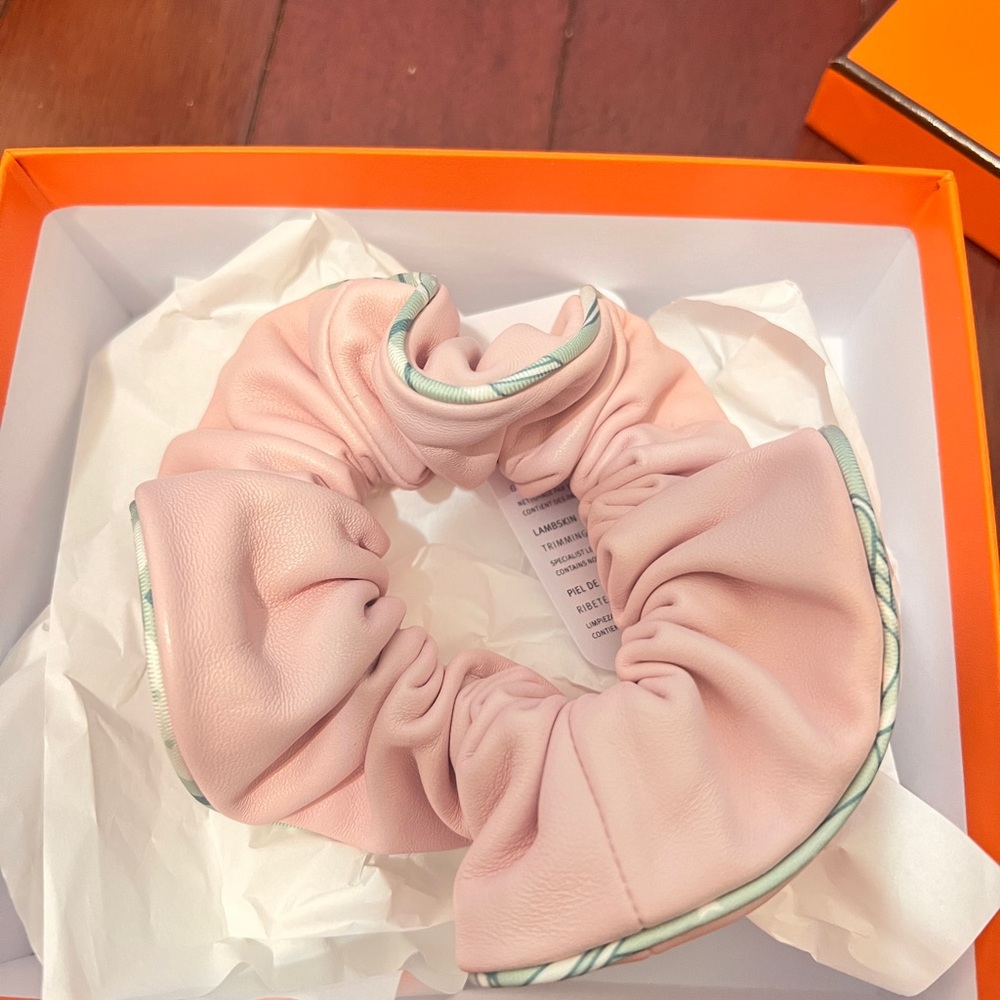 Hermes Soft Pink rose Sakura lamb skin Leather Scrunchie with silk Trim